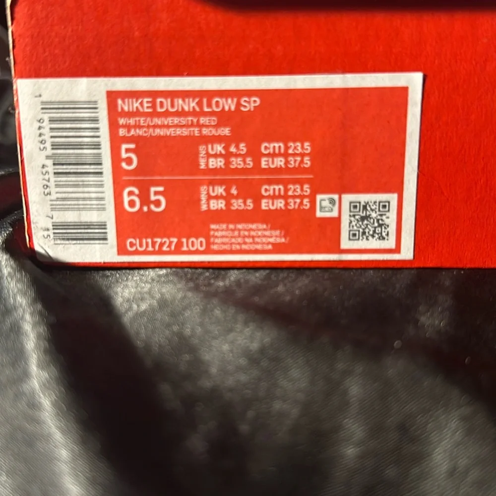 Red Nike dunks - Picture 4 of 5